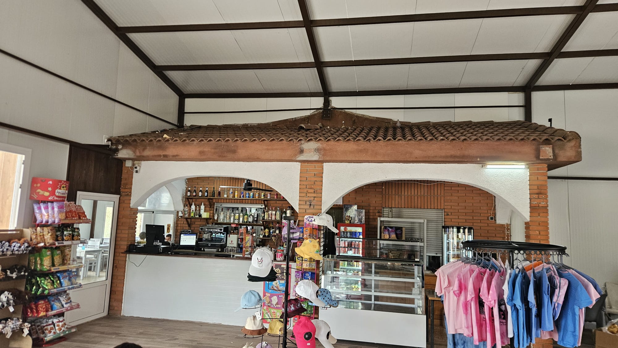 Mostrador de la tienda y cafetería